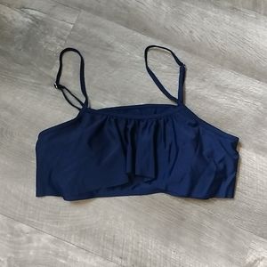 NWOT Navy blue ruffled bikini top size L